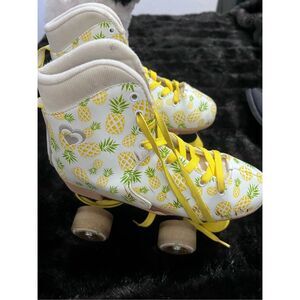 Circle Society Classic Adjustable Skate, pineapples size 3 - 7